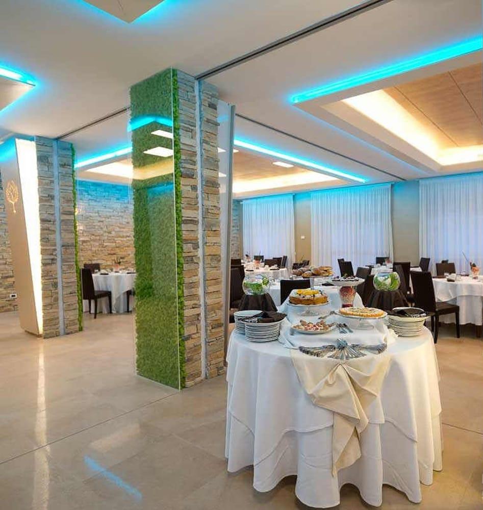 Ele Park Pamphili Hotel 4*
